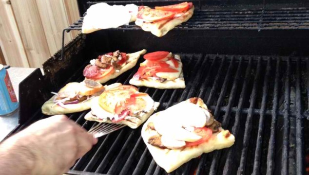 Party-Perfect DIY Grilled Pizza