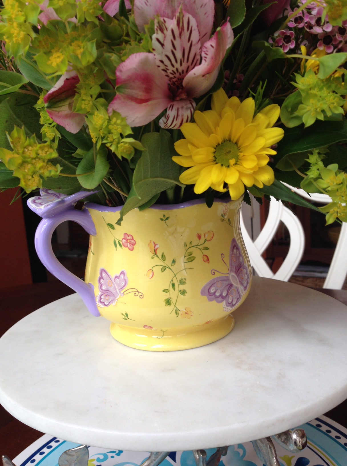 Butterfly Serenity Bouquet comes with an oversized mug adorned with purple butterflies